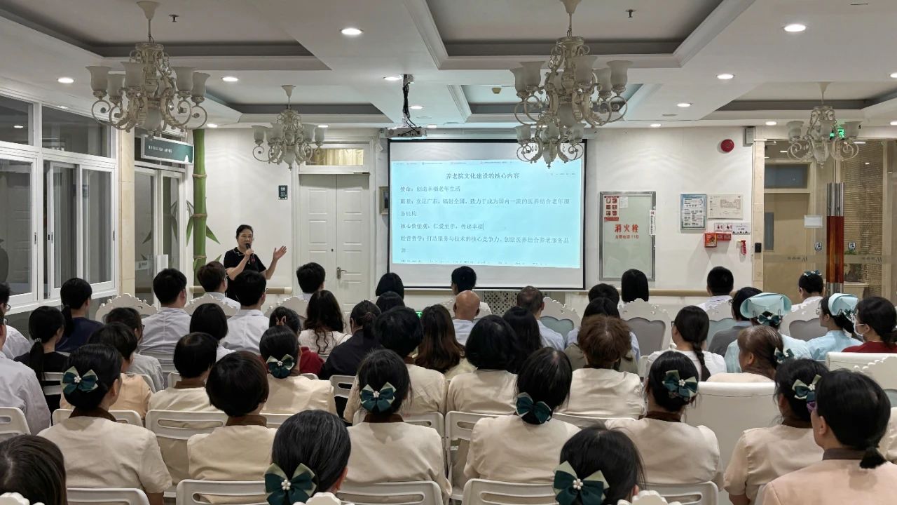 乐善居开展多维度培训活动 全面提升员工服务素养