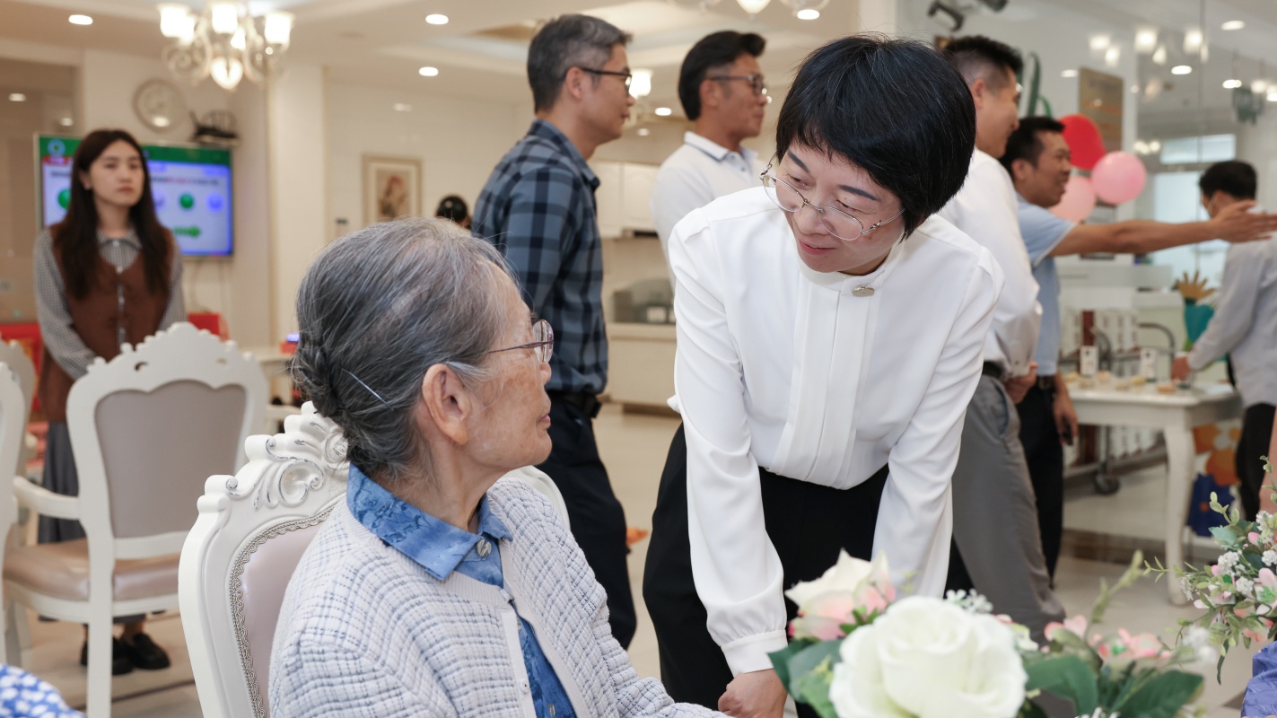 重阳寄关怀，秋风送暖意｜顺德区副区长朱凌霞一行莅临乐善居慰问